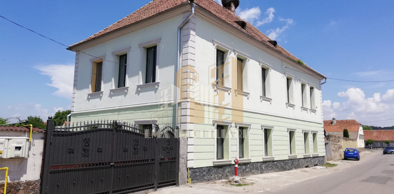 Clădire istorică, complet renovată  in centru Sanpetrului
