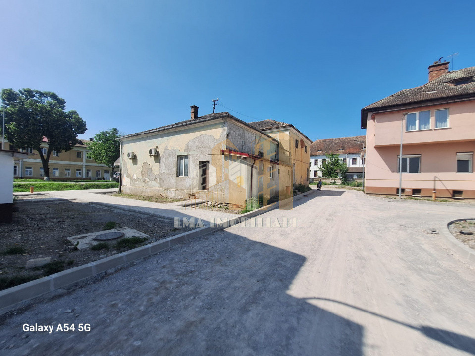 Casa si centru comercial Bod Colonie