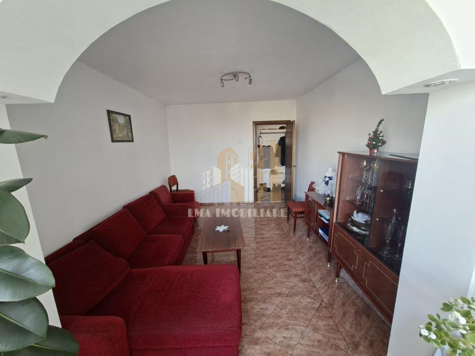 Apartament 3 camere semidecomandat Apolo Brasov