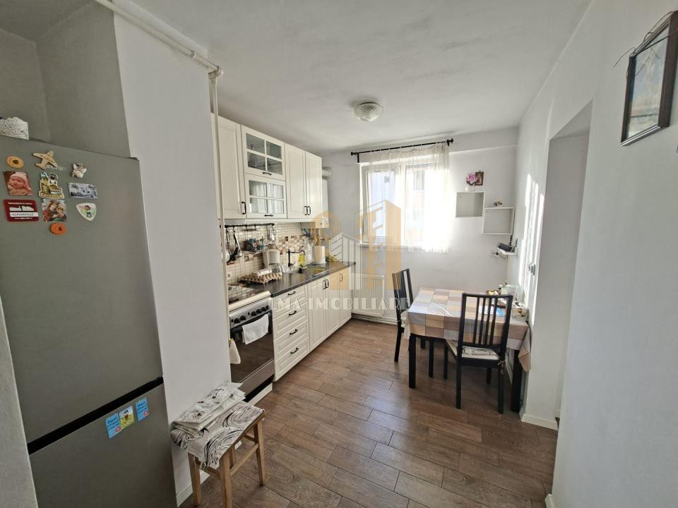Apartament 3 camere semidecomandat Apolo Brasov